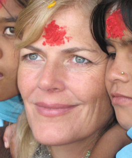 Sue Carpenter with children in Nepal