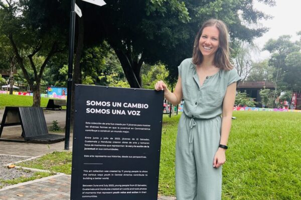 Cumberland Lodge Fellow Meaghan Malloy with her exhibition in El Salvador